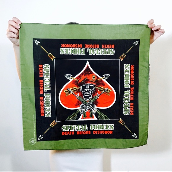 Vintage Other - VINTAGE SPECIAL FORCES RED BERET HANDKERCHIEF 0258